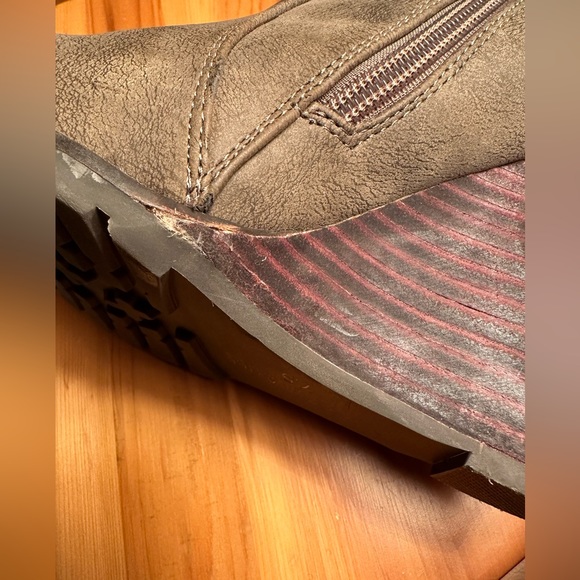 Very Volatile Women’s Wedge Boots - Picture 10 of 10